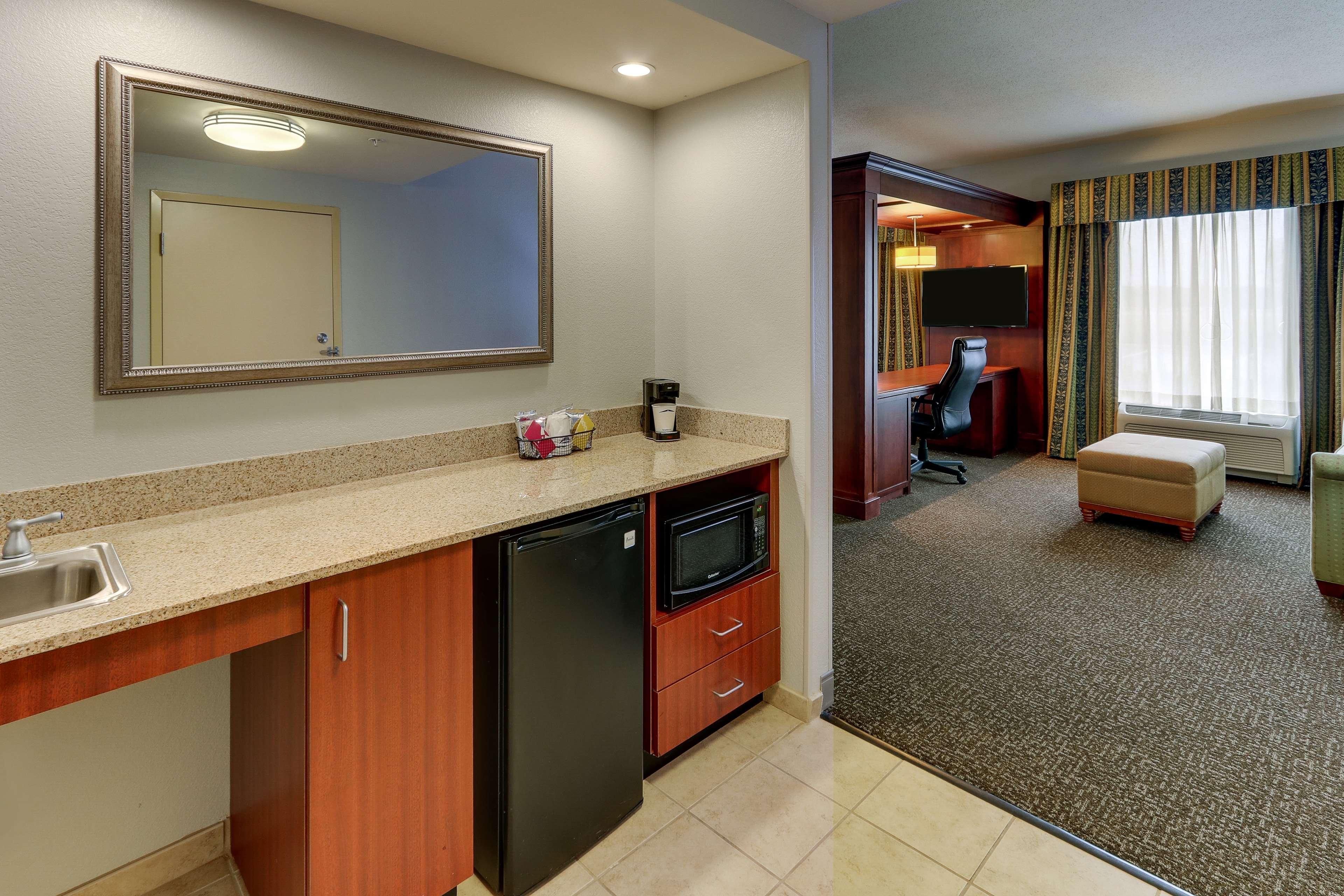 Hampton Inn & Suites Indianapolis-Airport Eksteriør billede