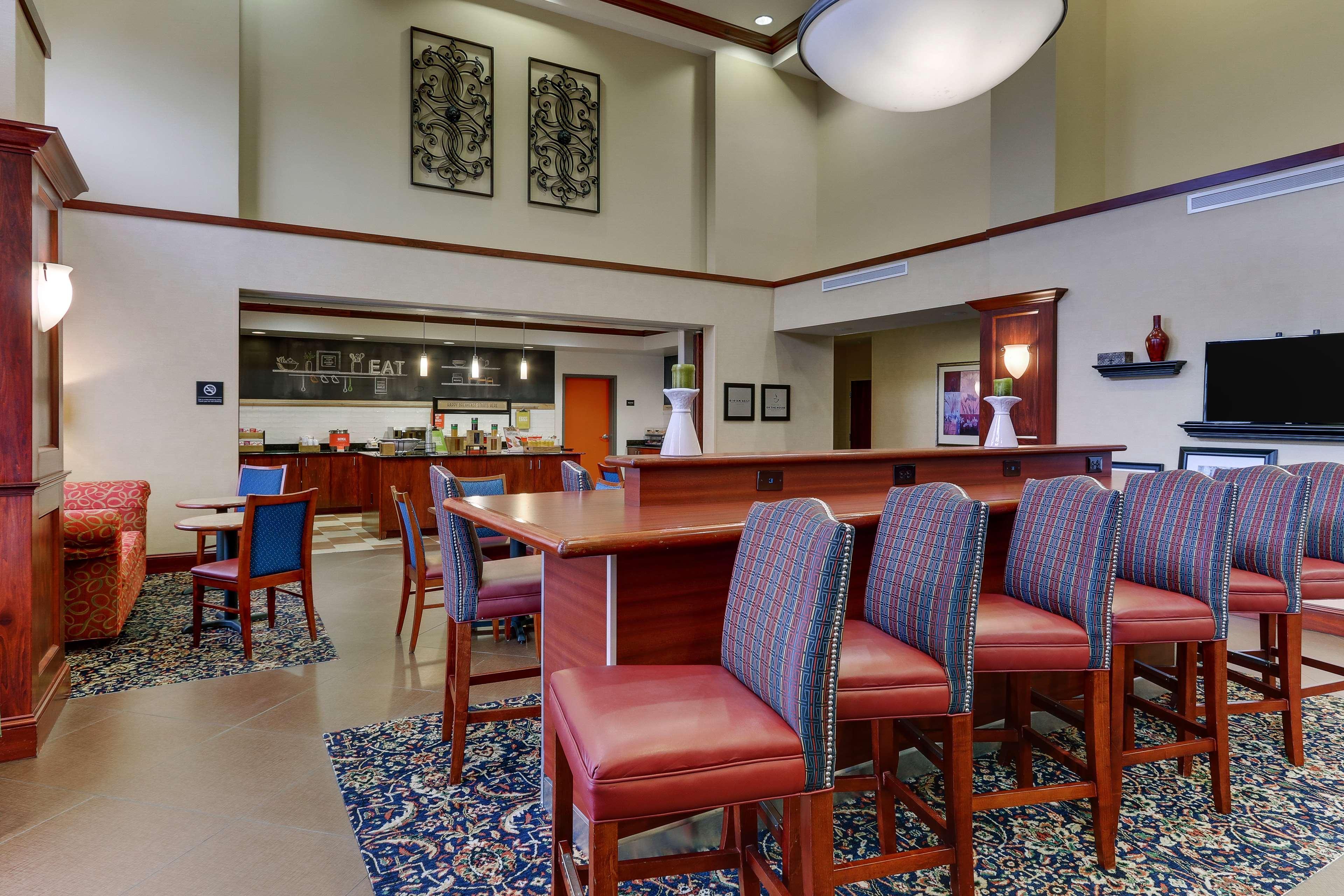 Hampton Inn & Suites Indianapolis-Airport Eksteriør billede