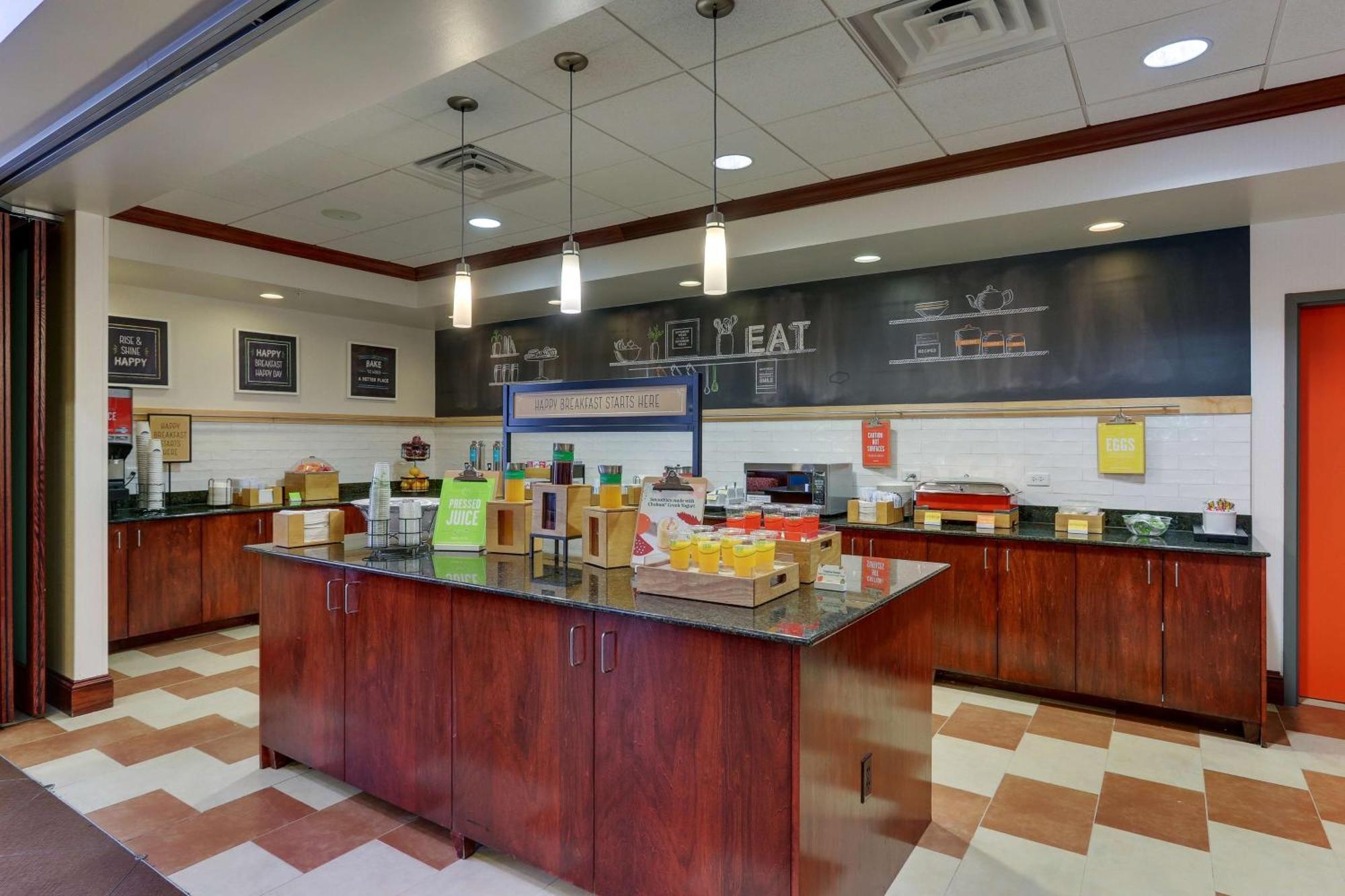 Hampton Inn & Suites Indianapolis-Airport Eksteriør billede